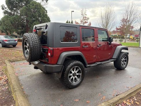 Used 2010 Jeep Wrangler Unlimited Sport image 2