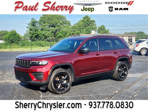 Used 2023 Jeep Grand Cherokee Altitude AWD/4WD image 1