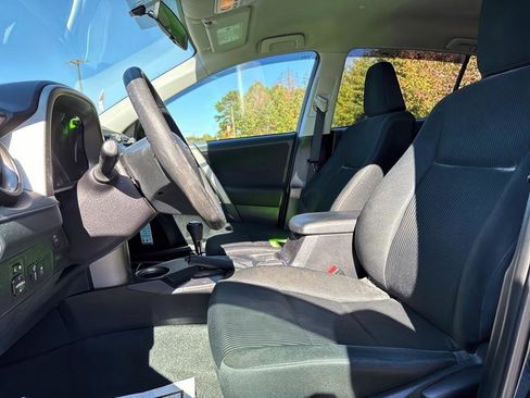 Used 2015 Toyota RAV4 LE image 14