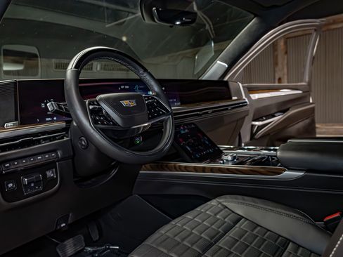 Used 2025 Cadillac Escalade Sport Platinum image 16