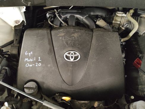 Used 2019 Toyota Highlander SE image 30