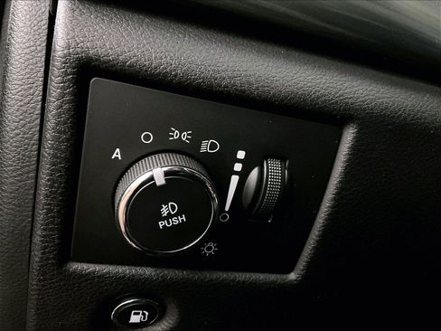 Used 2019 Jeep Grand Cherokee Altitude image 30