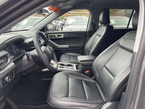 Used 2023 Ford Explorer XLT w/ Equipment Group 202A image 11