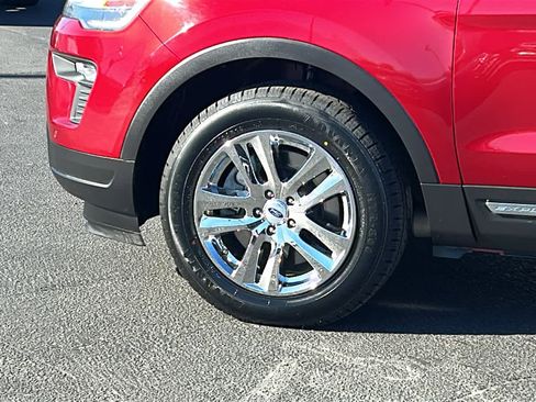 Used 2018 Ford Explorer XLT w/ Equipment Group 202A AWD/4WD image 9