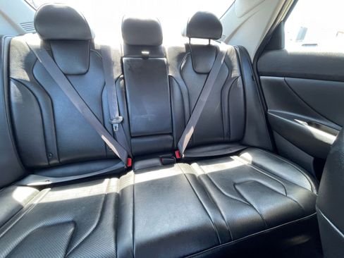 Used 2025 Hyundai Elantra Limited image 39