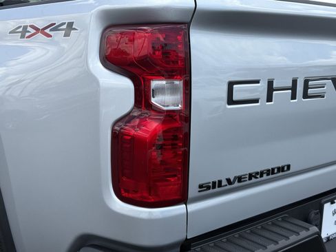 Used 2022 Chevrolet Silverado 2500 Custom w/ Custom Value Package AWD/4WD image 10