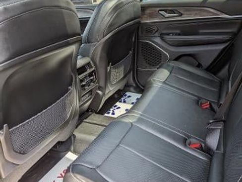 Used 2022 Jeep Grand Cherokee Overland image 11