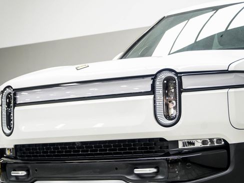 Used 2022 Rivian R1T Adventure image 2