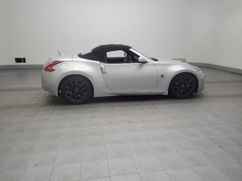 Used 2016 Nissan 370Z Roadster RWD image 10