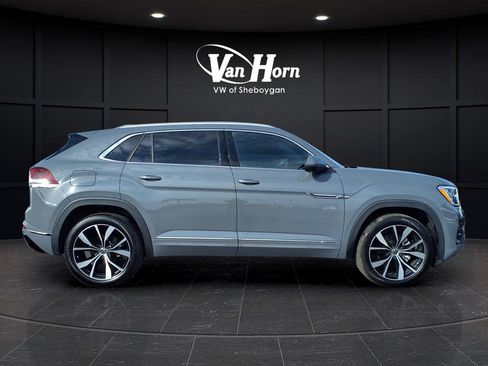 Used 2024 Volkswagen Atlas Cross Sport SEL Premium R-Line image 2