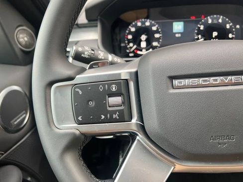 New 2025 Land Rover Discovery Dynamic SE image 19