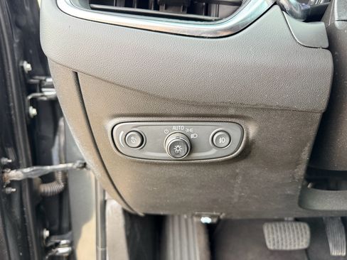Used 2021 Chevrolet Equinox LT FWD image 16