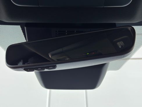 Used 2025 Toyota Camry SE w/ Convenience Package image 29