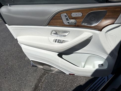 Used 2023 Mercedes-Benz Maybach GLS 600 4MATIC image 26