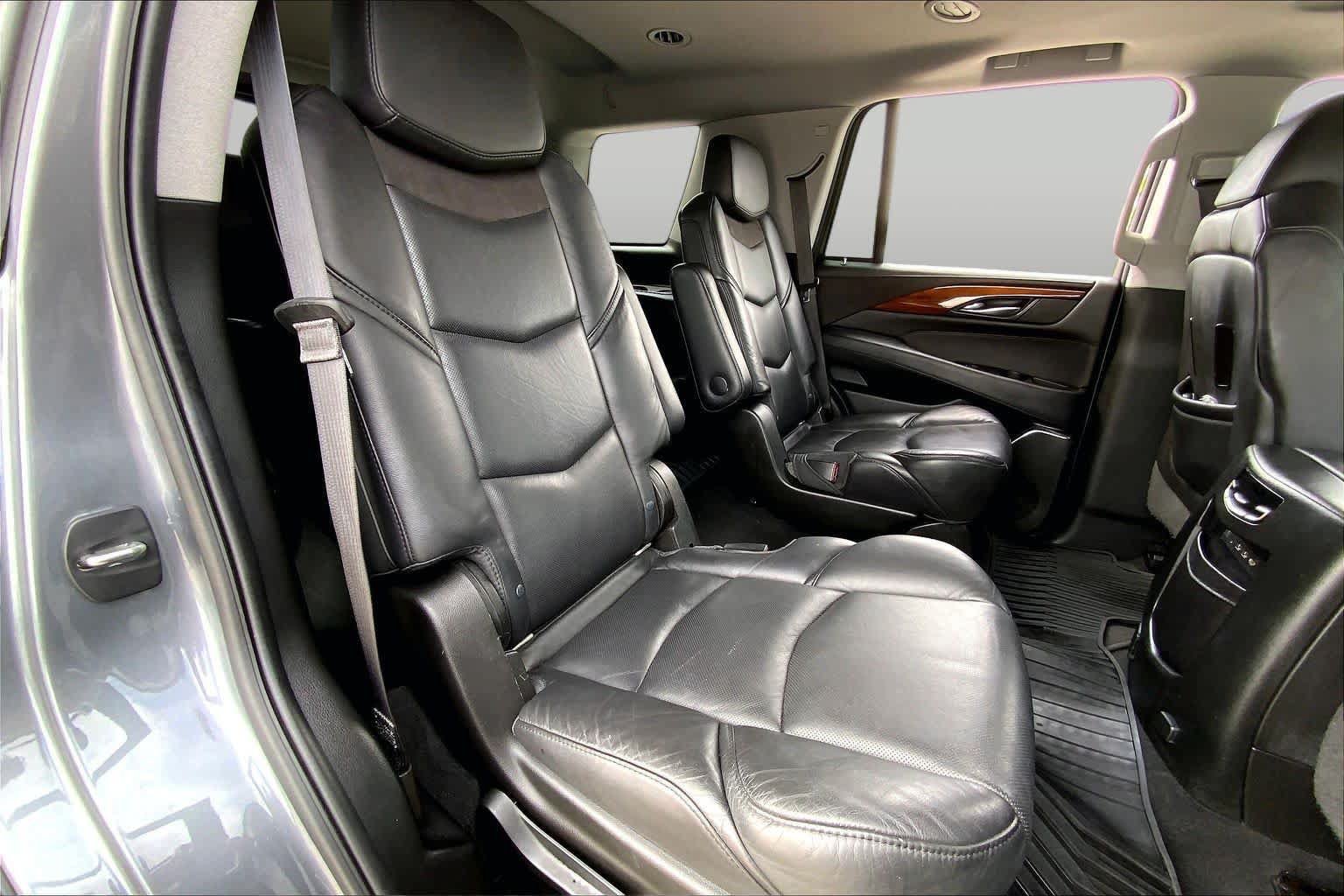 Used 2018 Cadillac Escalade Luxury w/ LPO, Radiant Package RWD image 19