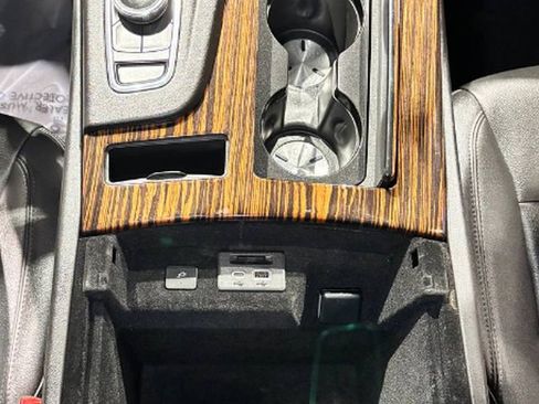 Used 2021 Cadillac Escalade Luxury image 36