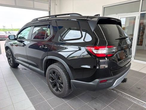Used 2025 Honda Pilot TrailSport image 3