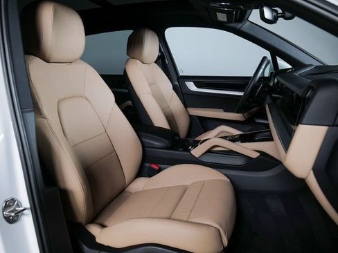 Certified 2026 Porsche Cayenne AWD/4WD image 11