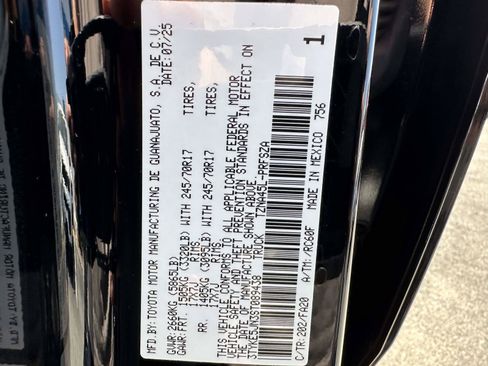 Used 2025 Toyota Tacoma SR AWD/4WD image 29