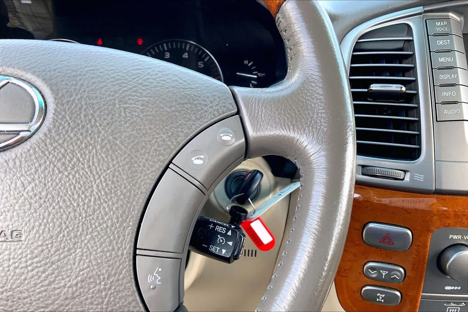 Used 2005 Lexus LX 470 4WD w/ Preferred Accessory Pkg image 23