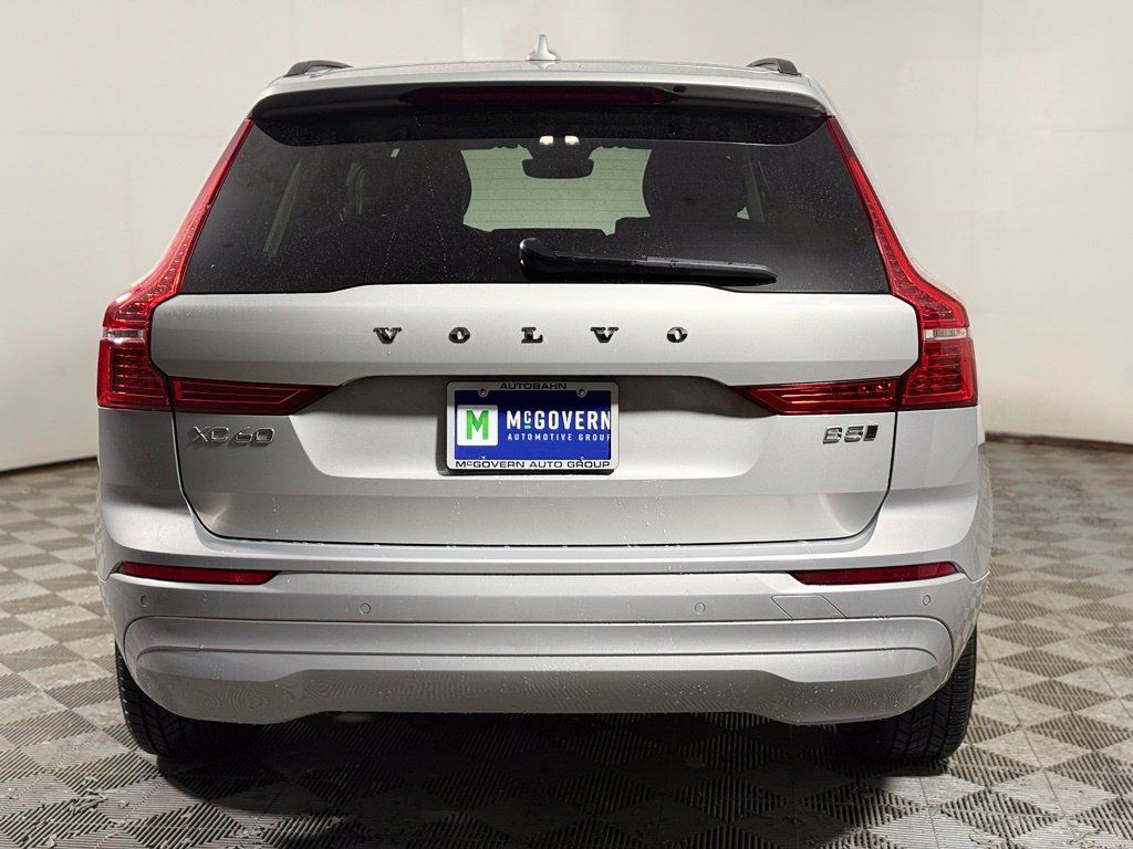 Used 2023 Volvo XC60 B5 Core AWD/4WD image 5