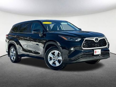 Certified 2024 Toyota Highlander LE image 2