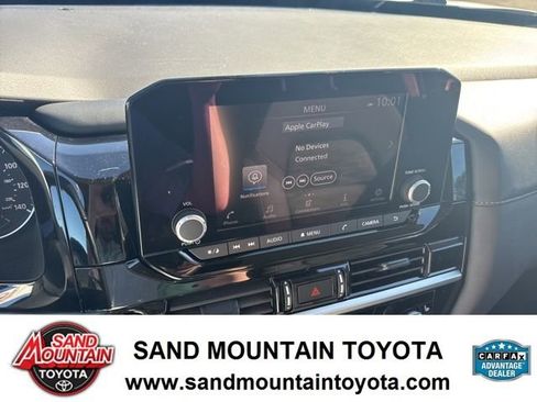 Used 2025 Nissan Pathfinder SV image 23