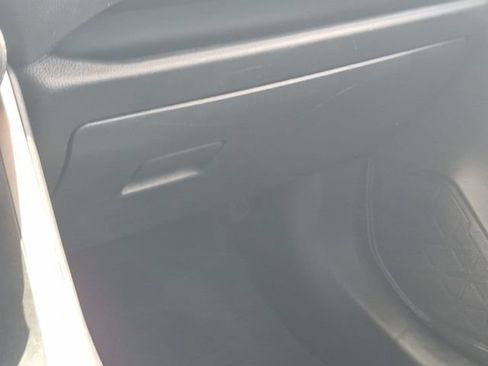 Used 2019 Toyota RAV4 LE FWD image 17