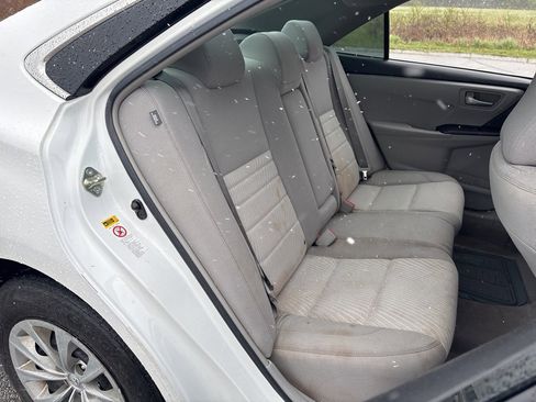 Used 2016 Toyota Camry LE image 30