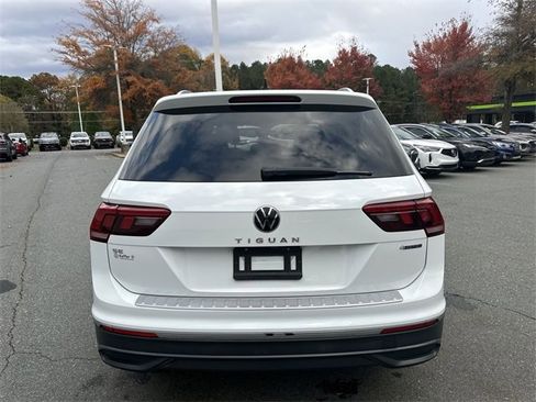 Used 2022 Volkswagen Tiguan SE image 4