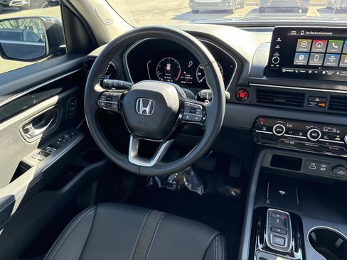 Used 2025 Honda Pilot Touring image 26