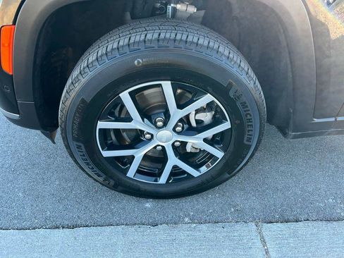 Used 2024 Jeep Grand Cherokee L Limited w/ Luxury Tech Group II image 13