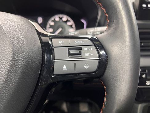 Used 2025 Honda Pilot TrailSport image 9