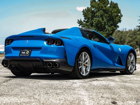 Used 2022 Ferrari 812 GTS RWD image 19