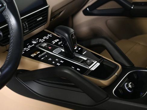 Certified 2022 Porsche Cayenne E-Hybrid image 23