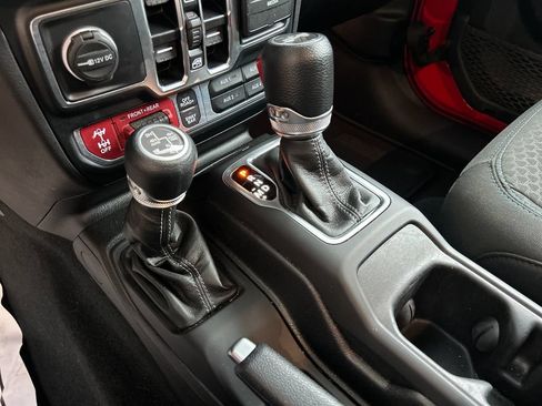Used 2024 Jeep Wrangler Unlimited Rubicon 4xe AWD/4WD image 18