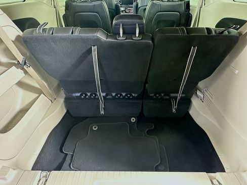 Certified 2024 Chrysler Pacifica Touring-L image 36