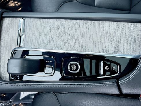 Used 2023 Volvo S90 B6 Plus image 22