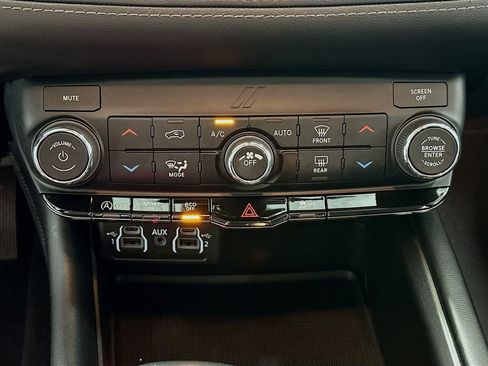 Used 2021 Dodge Durango SXT w/ 3rd Row Seating Group AWD/4WD image 16