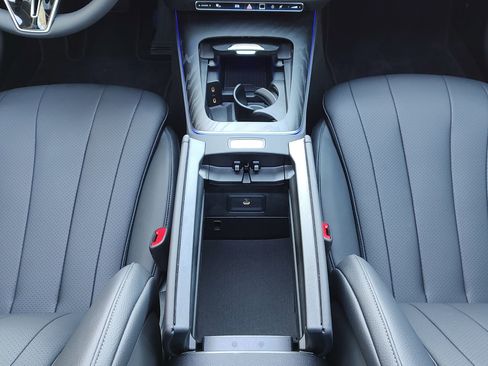 Used 2025 Mercedes-Benz E 350 Sedan image 44