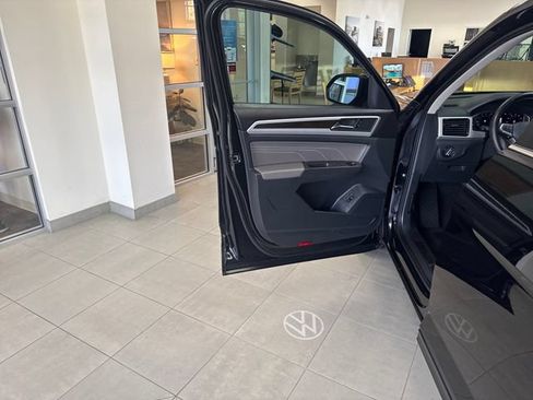Used 2023 Volkswagen Atlas SE w/ Black Wheel Package AWD/4WD image 12