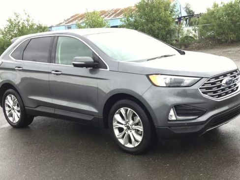 Used 2024 Ford Edge Titanium image 2