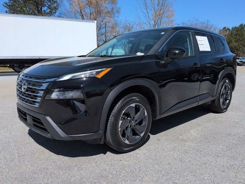 Used 2025 Nissan Rogue SV image 8