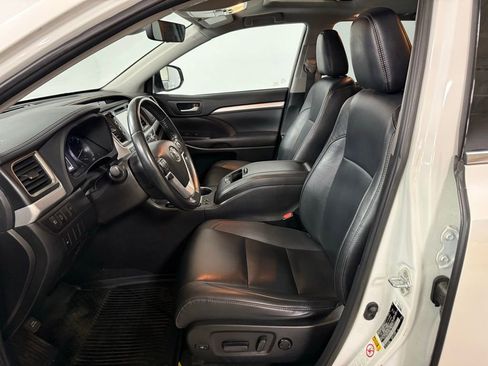 Used 2019 Toyota Highlander XLE image 9