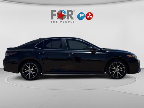 Used 2023 Toyota Camry SE FWD image 6