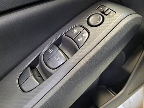 Used 2025 Nissan Altima 2.5 SV FWD image 27