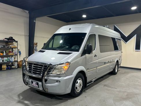 Used 2008 Freightliner Sprinter 3500 image 1