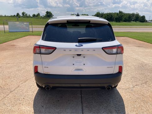Used 2022 Ford Escape SE w/ SE Sport Appearance Package AWD/4WD image 6