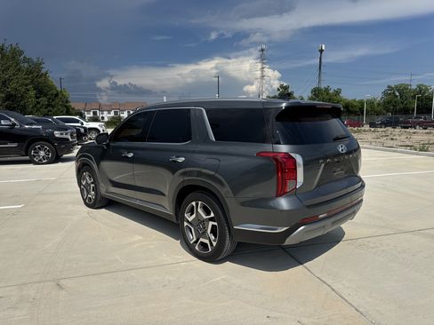 Used 2024 Hyundai Palisade Limited FWD image 11
