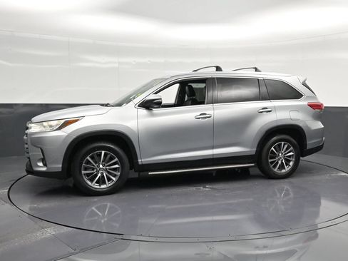 Used 2019 Toyota Highlander XLE FWD image 7
